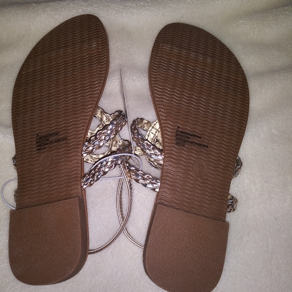 🏖 Universal Thread Jana Sandals Gold Mix Sz 6 NWT - Picture 2 of 4